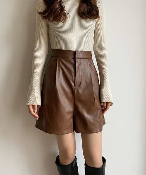 callautia（カラウティア）の「レザーハイウエストショートパンツ（その他パンツ・レディース・ブラック/アイボリー/ライトブラウン/グレイッシュベージュ/チャコール・SMALL/MEDIUM/LARGE）」の13枚目の写真