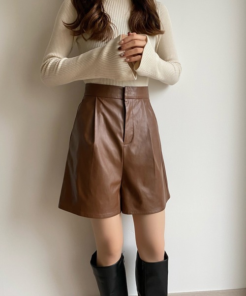 callautia（カラウティア）の「レザーハイウエストショートパンツ（その他パンツ・レディース・ブラック/アイボリー/ライトブラウン/グレイッシュベージュ/チャコール・SMALL/MEDIUM/LARGE）」の10枚目の写真