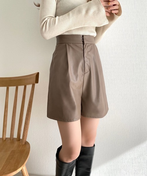 callautia（カラウティア）の「レザーハイウエストショートパンツ（その他パンツ・レディース・ブラック/アイボリー/ライトブラウン/グレイッシュベージュ/チャコール・SMALL/MEDIUM/LARGE）」の18枚目の写真