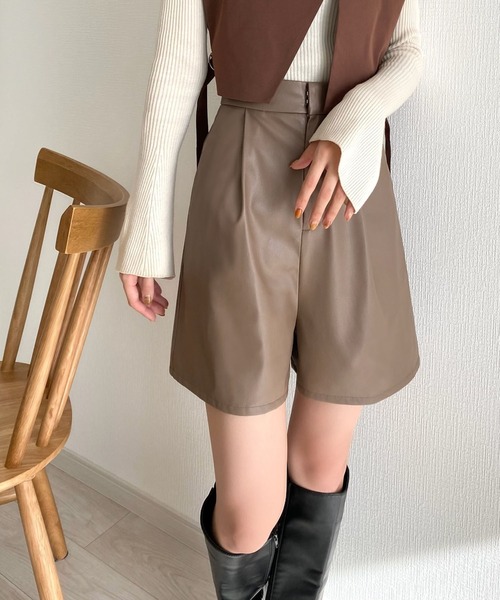 callautia（カラウティア）の「レザーハイウエストショートパンツ（その他パンツ・レディース・ブラック/アイボリー/ライトブラウン/グレイッシュベージュ/チャコール・SMALL/MEDIUM/LARGE）」の19枚目の写真