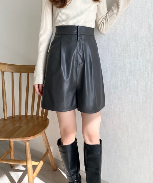 callautia（カラウティア）の「レザーハイウエストショートパンツ（その他パンツ・レディース・ブラック/アイボリー/ライトブラウン/グレイッシュベージュ/チャコール・SMALL/MEDIUM/LARGE）」の21枚目の写真