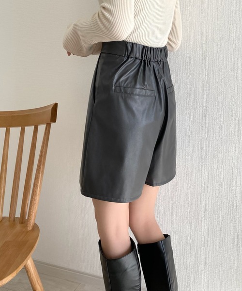 callautia（カラウティア）の「レザーハイウエストショートパンツ（その他パンツ・レディース・ブラック/アイボリー/ライトブラウン/グレイッシュベージュ/チャコール・SMALL/MEDIUM/LARGE）」の22枚目の写真