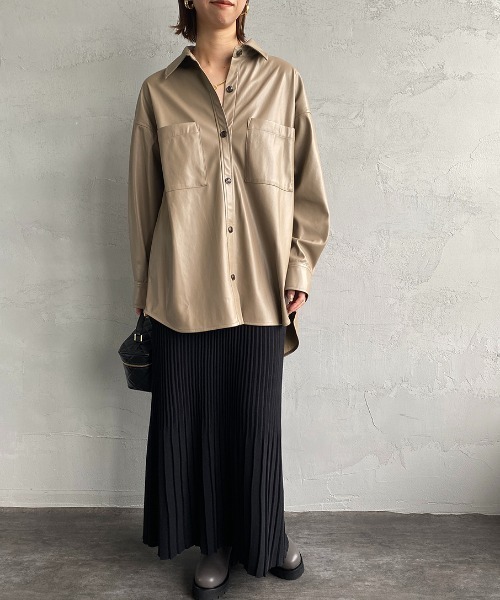 JEANS FACTORY Clothes（ジーンズファクトリークローズ）の「[Jeans Factory Clothes/ジーンズファクトリークローズ] フェイクレザー オーバーサイズシャツ（シャツ/ブラウス・レディース・ブラック/ベージュ・F）」の16枚目の写真