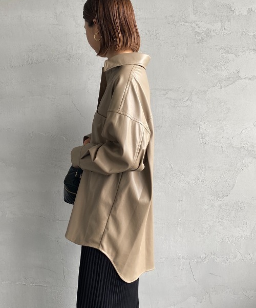JEANS FACTORY Clothes（ジーンズファクトリークローズ）の「[Jeans Factory Clothes/ジーンズファクトリークローズ] フェイクレザー オーバーサイズシャツ（シャツ/ブラウス・レディース・ブラック/ベージュ・F）」の7枚目の写真