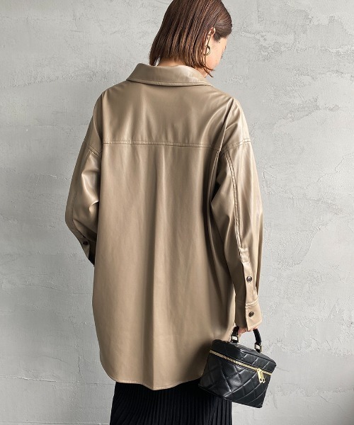 JEANS FACTORY Clothes（ジーンズファクトリークローズ）の「[Jeans Factory Clothes/ジーンズファクトリークローズ] フェイクレザー オーバーサイズシャツ（シャツ/ブラウス・レディース・ブラック/ベージュ・F）」の15枚目の写真