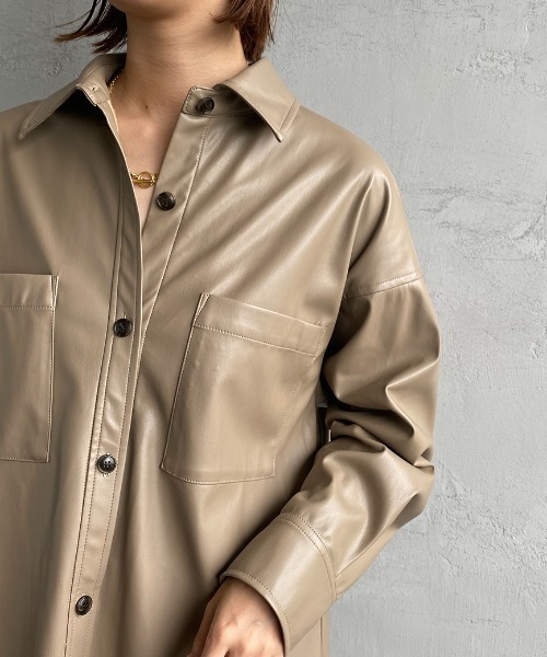 JEANS FACTORY Clothes（ジーンズファクトリークローズ）の「[Jeans Factory Clothes/ジーンズファクトリークローズ] フェイクレザー オーバーサイズシャツ（シャツ/ブラウス・レディース・ブラック/ベージュ・F）」の21枚目の写真