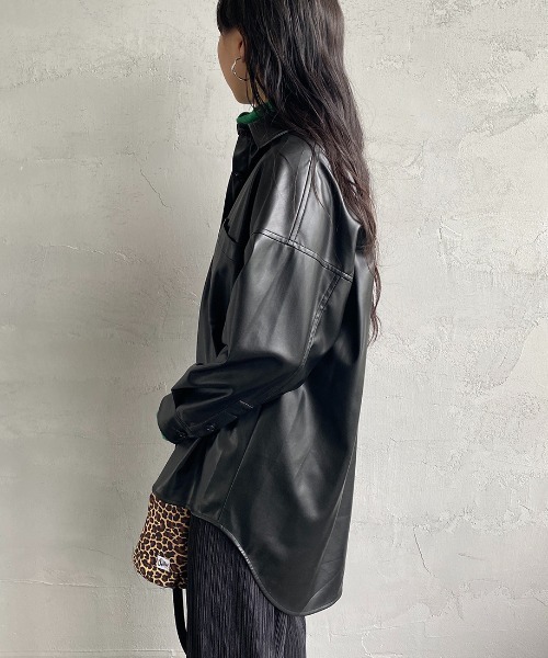 JEANS FACTORY Clothes（ジーンズファクトリークローズ）の「[Jeans Factory Clothes/ジーンズファクトリークローズ] フェイクレザー オーバーサイズシャツ（シャツ/ブラウス・レディース・ブラック/ベージュ・F）」の22枚目の写真