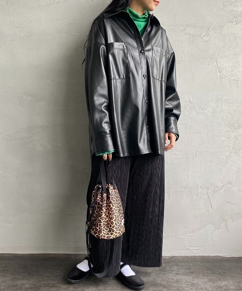 JEANS FACTORY Clothes（ジーンズファクトリークローズ）の「[Jeans Factory Clothes/ジーンズファクトリークローズ] フェイクレザー オーバーサイズシャツ（シャツ/ブラウス・レディース・ブラック/ベージュ・F）」の9枚目の写真