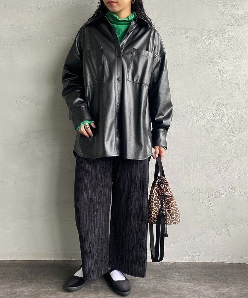 JEANS FACTORY Clothes（ジーンズファクトリークローズ）の「[Jeans Factory Clothes/ジーンズファクトリークローズ] フェイクレザー オーバーサイズシャツ（シャツ/ブラウス・レディース・ブラック/ベージュ・F）」の6枚目の写真