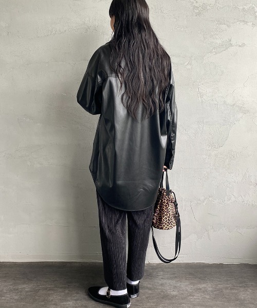 JEANS FACTORY Clothes（ジーンズファクトリークローズ）の「[Jeans Factory Clothes/ジーンズファクトリークローズ] フェイクレザー オーバーサイズシャツ（シャツ/ブラウス・レディース・ブラック/ベージュ・F）」の12枚目の写真