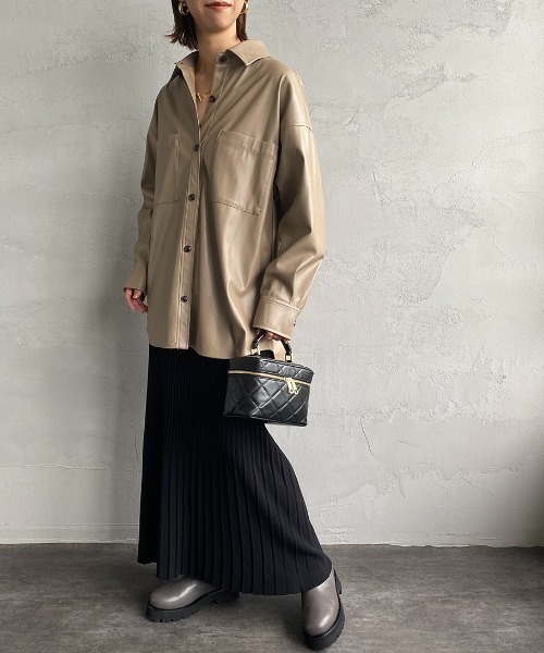 JEANS FACTORY Clothes（ジーンズファクトリークローズ）の「[Jeans Factory Clothes/ジーンズファクトリークローズ] フェイクレザー オーバーサイズシャツ（シャツ/ブラウス・レディース・ブラック/ベージュ・F）」の13枚目の写真