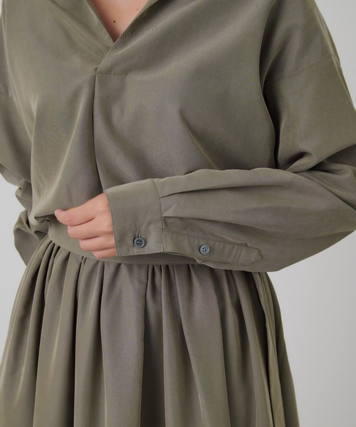OUVRAGE CLASSE（ウヴラージュクラス）の「ベルト付きスキッパーワンピース（ワンピース・レディース・カーキ/ブラック・FREE）」の19枚目の写真
