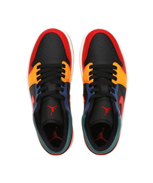 JORDAN BRAND(ジョーダンブランド)の「NIKE WMNS AIR JORDAN 1 LOW SE DN3739-060(スニーカー・レディース・ブラック・26cm/26.5cm/27cm/27.5cm/28cm/28.5cm/23㎝/24㎝/25㎝/23.5㎝/24.5㎝)」の5枚目の写真