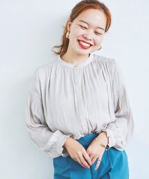 サテンドビーシャーリングスリーブブラウス