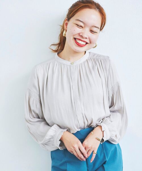 le.coeur blanc(ルクールブラン)の「サテンドビーシャーリングスリーブブラウス(シャツ/ブラウス・レディース・ネイビー/ブルー/グレイッシュベージュ・38)」の1枚目の写真