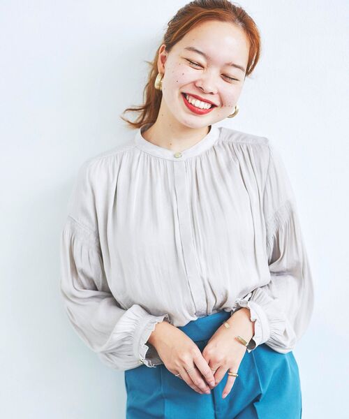 le.coeur blanc(ルクールブラン)の「サテンドビーシャーリングスリーブブラウス(シャツ/ブラウス・レディース・ネイビー/ブルー/グレイッシュベージュ・38)」の22枚目の写真