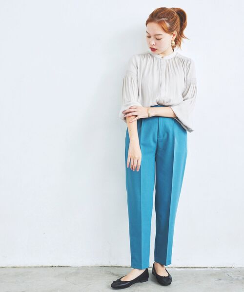 le.coeur blanc(ルクールブラン)の「サテンドビーシャーリングスリーブブラウス(シャツ/ブラウス・レディース・ネイビー/ブルー/グレイッシュベージュ・38)」の10枚目の写真