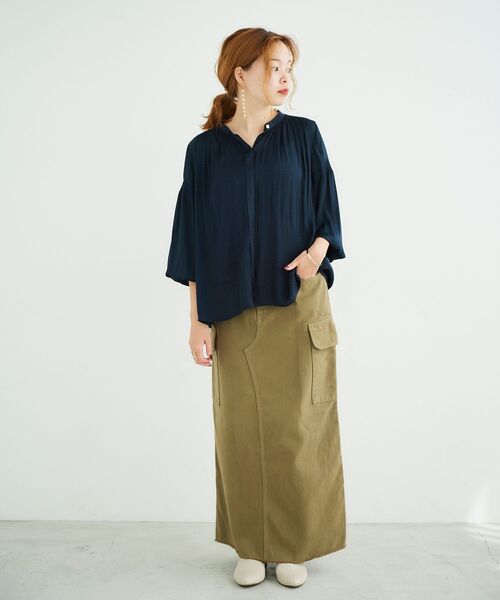 le.coeur blanc(ルクールブラン)の「サテンドビーシャーリングスリーブブラウス(シャツ/ブラウス・レディース・ネイビー/ブルー/グレイッシュベージュ・38)」の20枚目の写真