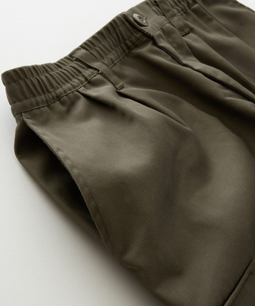 MONO-MART（モノマート）の「ワイドテーパード 裾ドローコード タックミリタリーカーゴパンツ（カーゴパンツ・メンズ・チャコールグレー/ブラック/ベージュ/オリーブ/アイボリー/ネイビー/カーキ/チャコール/キャメル/ブラック系/グレー系/モスグリーン/モカ/セージグリーン/ダークブラウン/グレイッシュベージュ・M/L/XL/S）」の20枚目の写真