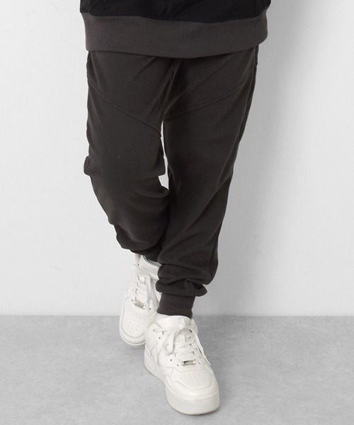 PEN FIELD（ペンフィールド）の「【Penfield】[スリムテーパード]マイクロフリース・トラックパンツ（その他パンツ・キッズ・チャコールグレー/カーキ/グレー・160cm/170cm/150cm/140cm）」の2枚目の写真