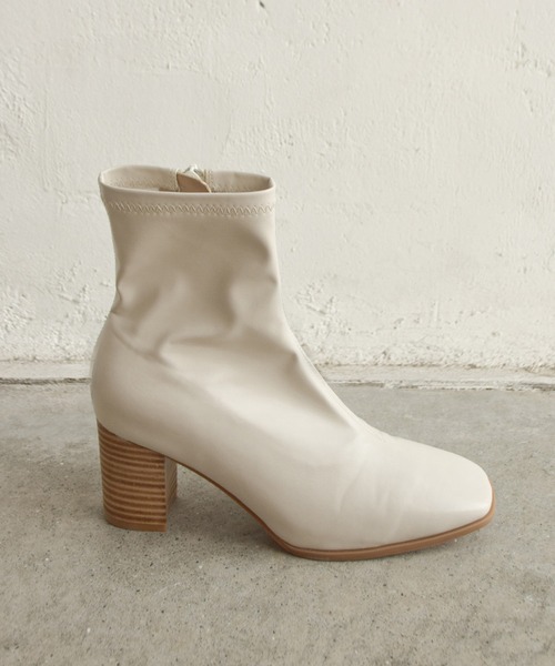 tukn.（トゥクン）の「HK VIVIAMO ビビアモセレクト tukn トゥクン ストレスフリーショートブーツ（ブーツ・レディース・ブラック/アイボリー・SS/S/M/L/LL）」の3枚目の写真