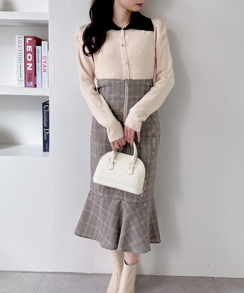 MIIA(ミーア)の「配色襟ニット(ニット/セーター・レディース・ブラック/オフホワイト/ブルー/ベージュ・FREE)」の5枚目の写真