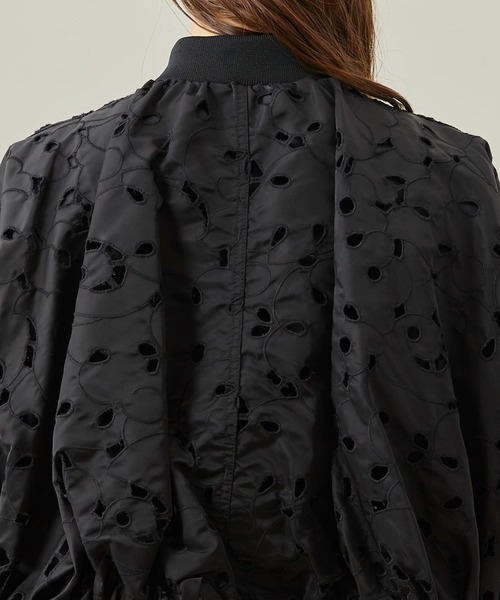 TOGA（トーガ）の「【TOGA PULLA(トーガプルラ)】ナイロンツイルエンブロイダリーブルゾン（ブルゾン・レディース・ブラック・38）」の4枚目の写真