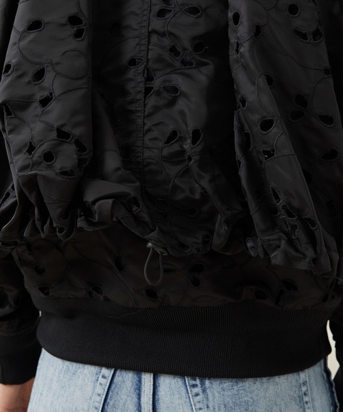 TOGA（トーガ）の「【TOGA PULLA(トーガプルラ)】ナイロンツイルエンブロイダリーブルゾン（ブルゾン・レディース・ブラック・38）」の3枚目の写真