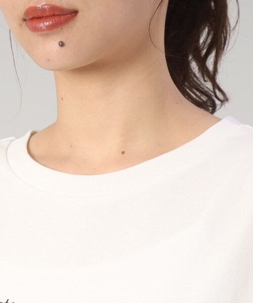 UNTITLED（アンタイトル）の「◆【きれいめにも、カジュアルにも】ランダムロゴTシャツ（Tシャツ/カットソー・レディース・ホワイト系8/ホワイト系3/グレー系その他・00/48/44/50/04/02）」の8枚目の写真