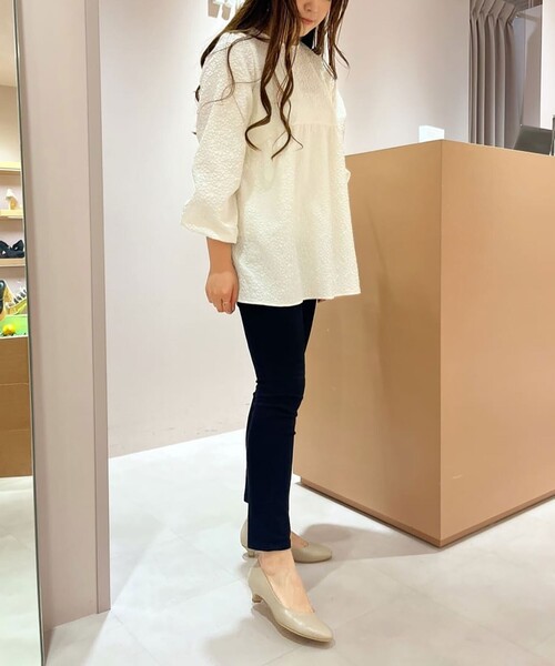 ESPERANZA(エスペランサ)の「ラウンドトゥ12時間パンプスEveryDay<約4cmヒール> レイン対応(パンプス・レディース・ブラック/ベージュ・23.0cm/24.5cm/25.0cm/22.5cm/21.5cm/23.5cm/21.0cm/22.0cm/24.0cm/26.0cm/25.5cm)」の5枚目の写真