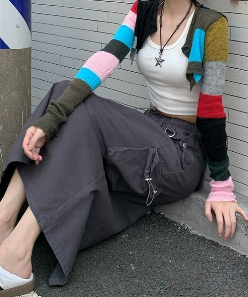 SEN TOKYO（セントーキョー）の「ナローシルエットで大人な雰囲気漂う一着。バックスリットカーゴスカート（スカート・レディース・グレー/ライトグレー・FREE）」の6枚目の写真