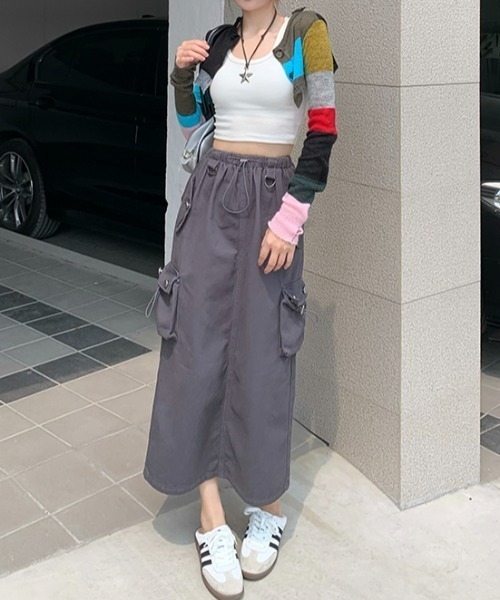 SEN TOKYO（セントーキョー）の「ナローシルエットで大人な雰囲気漂う一着。バックスリットカーゴスカート（スカート・レディース・グレー/ライトグレー・FREE）」の8枚目の写真