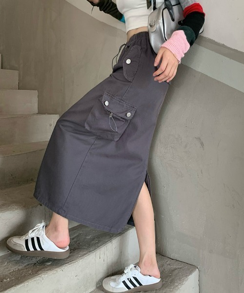 SEN TOKYO（セントーキョー）の「ナローシルエットで大人な雰囲気漂う一着。バックスリットカーゴスカート（スカート・レディース・グレー/ライトグレー・FREE）」の9枚目の写真