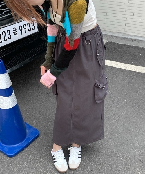 SEN TOKYO（セントーキョー）の「ナローシルエットで大人な雰囲気漂う一着。バックスリットカーゴスカート（スカート・レディース・グレー/ライトグレー・FREE）」の12枚目の写真