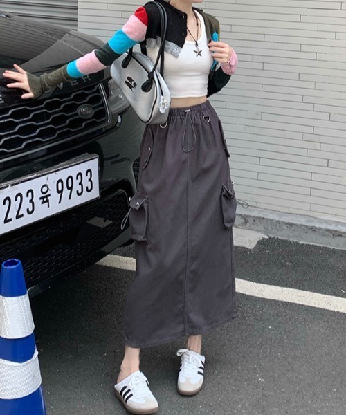 SEN TOKYO（セントーキョー）の「ナローシルエットで大人な雰囲気漂う一着。バックスリットカーゴスカート（スカート・レディース・グレー/ライトグレー・FREE）」の13枚目の写真