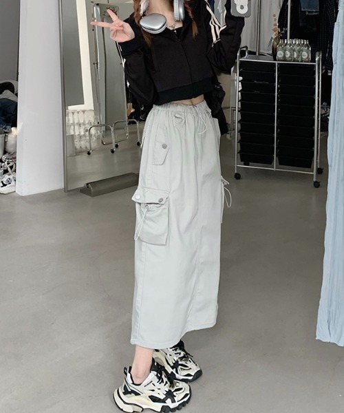 SEN TOKYO（セントーキョー）の「ナローシルエットで大人な雰囲気漂う一着。バックスリットカーゴスカート（スカート・レディース・グレー/ライトグレー・FREE）」の14枚目の写真