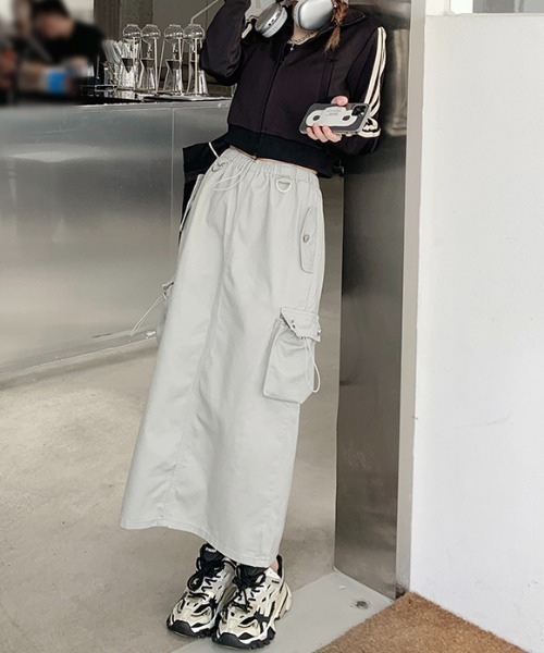 SEN TOKYO（セントーキョー）の「ナローシルエットで大人な雰囲気漂う一着。バックスリットカーゴスカート（スカート・レディース・グレー/ライトグレー・FREE）」の15枚目の写真