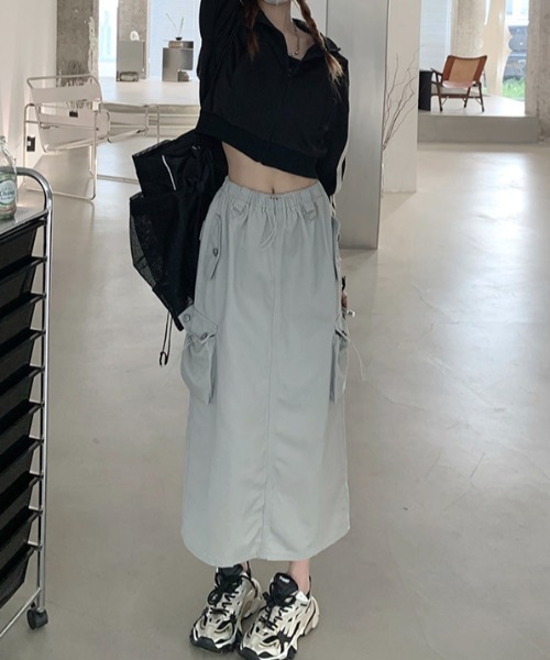 SEN TOKYO（セントーキョー）の「ナローシルエットで大人な雰囲気漂う一着。バックスリットカーゴスカート（スカート・レディース・グレー/ライトグレー・FREE）」の16枚目の写真