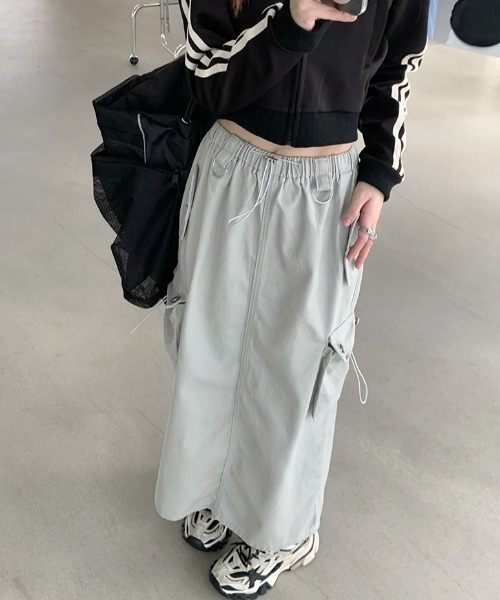 SEN TOKYO（セントーキョー）の「ナローシルエットで大人な雰囲気漂う一着。バックスリットカーゴスカート（スカート・レディース・グレー/ライトグレー・FREE）」の17枚目の写真