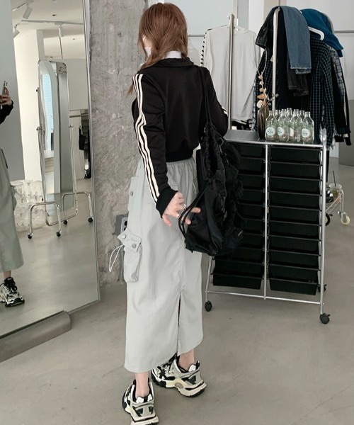 SEN TOKYO（セントーキョー）の「ナローシルエットで大人な雰囲気漂う一着。バックスリットカーゴスカート（スカート・レディース・グレー/ライトグレー・FREE）」の21枚目の写真