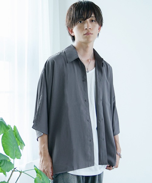 MinoriTY（マイノリティ）の「【MinoriTY】とろみ素材ドルマンスリーブ半袖シャツ オーバーサイズ メンズ 無地 夏服（シャツ/ブラウス・メンズ・キナリ/ベージュ/テラコッタ/カーキ/ブラック/ブルー/ワイン/アイボリー/グレー・S/M/L）」の4枚目の写真