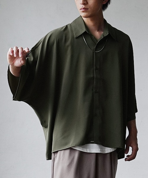 MinoriTY（マイノリティ）の「【MinoriTY】とろみ素材ドルマンスリーブ半袖シャツ オーバーサイズ メンズ 無地 夏服（シャツ/ブラウス・メンズ・キナリ/ベージュ/テラコッタ/カーキ/ブラック/ブルー/ワイン/アイボリー/グレー・S/M/L）」の12枚目の写真