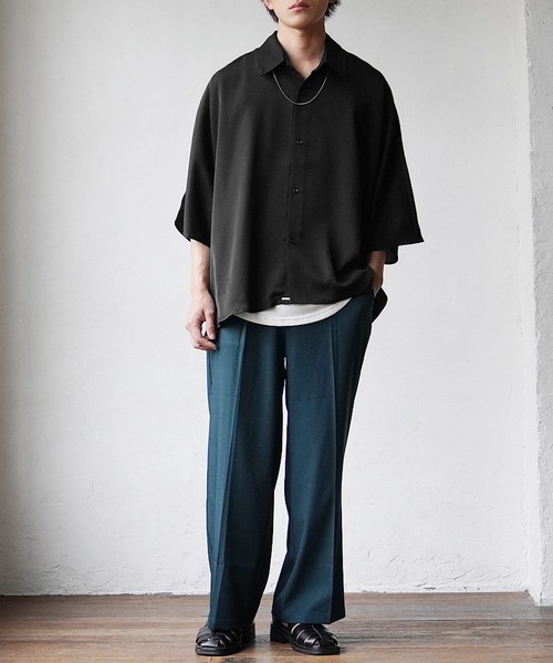 MinoriTY（マイノリティ）の「【MinoriTY】とろみ素材ドルマンスリーブ半袖シャツ オーバーサイズ メンズ 無地 夏服（シャツ/ブラウス・メンズ・キナリ/ベージュ/テラコッタ/カーキ/ブラック/ブルー/ワイン/アイボリー/グレー・S/M/L）」の11枚目の写真