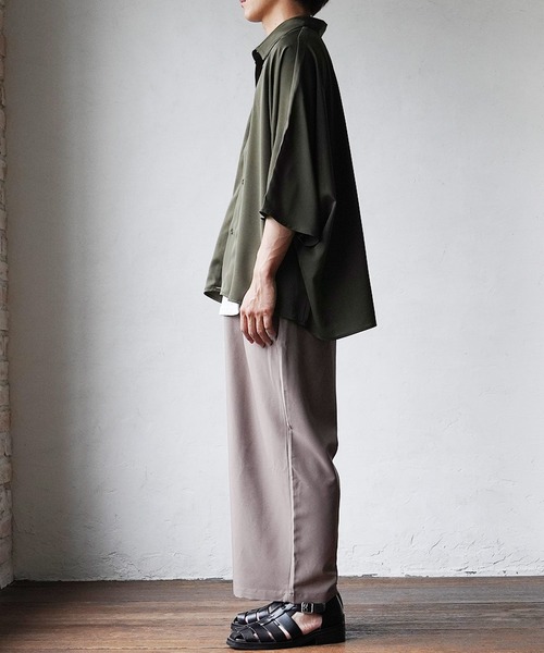 MinoriTY（マイノリティ）の「【MinoriTY】とろみ素材ドルマンスリーブ半袖シャツ オーバーサイズ メンズ 無地 夏服（シャツ/ブラウス・メンズ・キナリ/ベージュ/テラコッタ/カーキ/ブラック/ブルー/ワイン/アイボリー/グレー・S/M/L）」の14枚目の写真