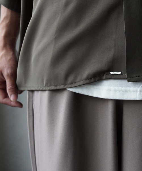 MinoriTY（マイノリティ）の「【MinoriTY】とろみ素材ドルマンスリーブ半袖シャツ オーバーサイズ メンズ 無地 夏服（シャツ/ブラウス・メンズ・キナリ/ベージュ/テラコッタ/カーキ/ブラック/ブルー/ワイン/アイボリー/グレー・S/M/L）」の21枚目の写真