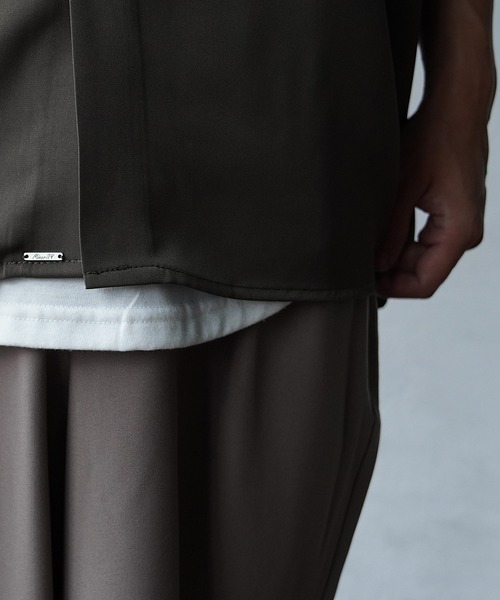 MinoriTY（マイノリティ）の「【MinoriTY】とろみ素材ドルマンスリーブ半袖シャツ オーバーサイズ メンズ 無地 夏服（シャツ/ブラウス・メンズ・キナリ/ベージュ/テラコッタ/カーキ/ブラック/ブルー/ワイン/アイボリー/グレー・S/M/L）」の18枚目の写真