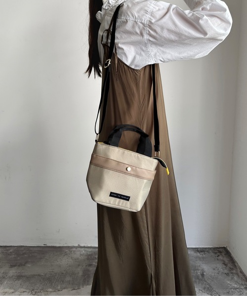favori(ファヴォリ)の「EM:Favori インカラー2WAY 舟型 ミニショルダー トートバッグ(ショルダーバッグ・レディース・ターコイズブルー/カーキ/オレンジ/ネイビー/ベージュ/ブラック・FREE)」の22枚目の写真