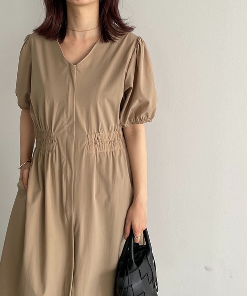 210nouve（トゥージュヌーブ）の「2WAYジップアップギャザーワンピース（シャツワンピース・レディース・ブラック/ベージュ・FREE）」の9枚目の写真