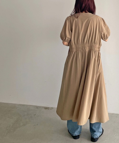 210nouve（トゥージュヌーブ）の「2WAYジップアップギャザーワンピース（シャツワンピース・レディース・ブラック/ベージュ・FREE）」の8枚目の写真