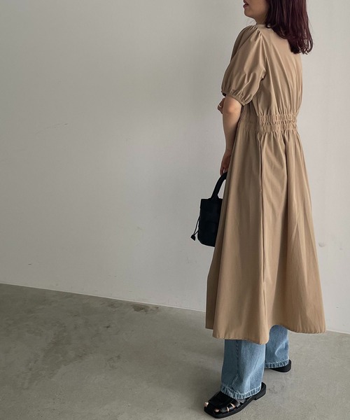 210nouve（トゥージュヌーブ）の「2WAYジップアップギャザーワンピース（シャツワンピース・レディース・ブラック/ベージュ・FREE）」の6枚目の写真